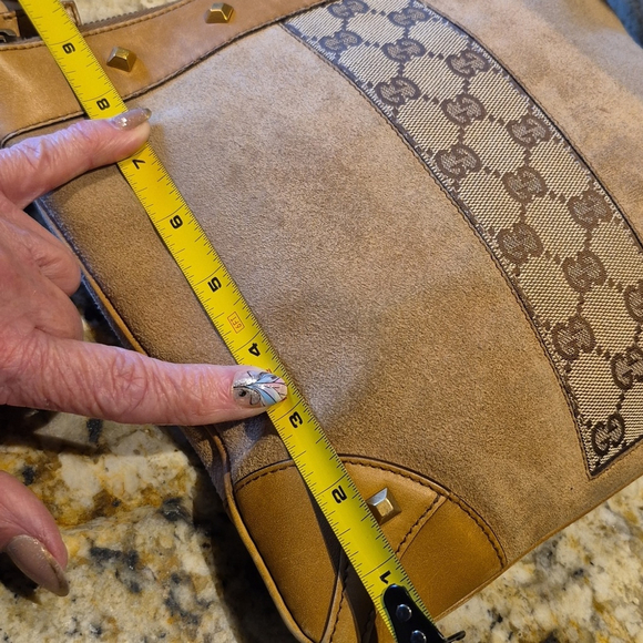 Gucci Tan Suede & leather Crossbody With Nailhead Accents.w:9,5"x9"×2.5"drop 19" - Picture 15 of 16